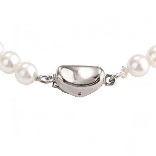Detailed close-up of the tarnish-resistant 18K gold plated chain bracelet interwoven with high-luster glass pearls.