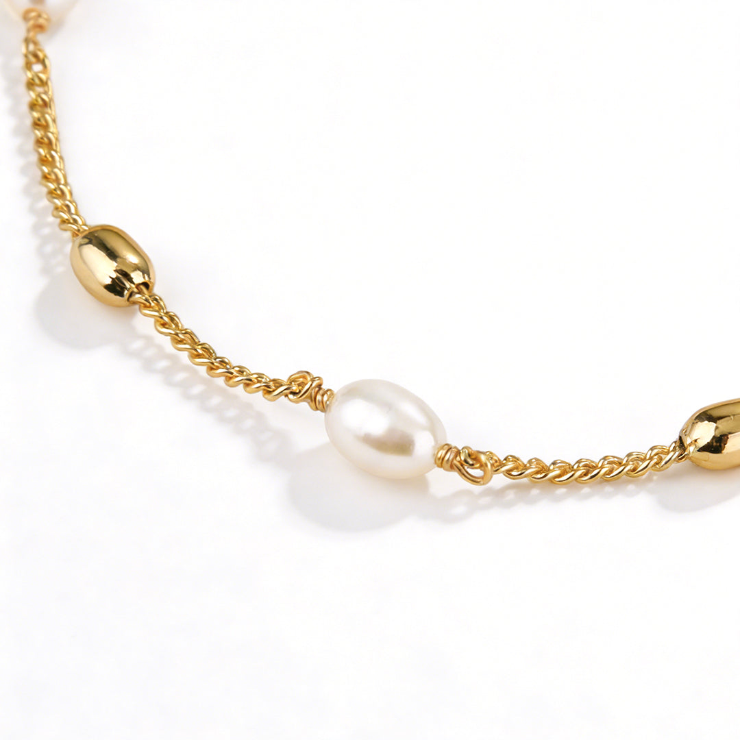 Close-up of the architectural gold chain links showcasing a high-shine mirror finish.