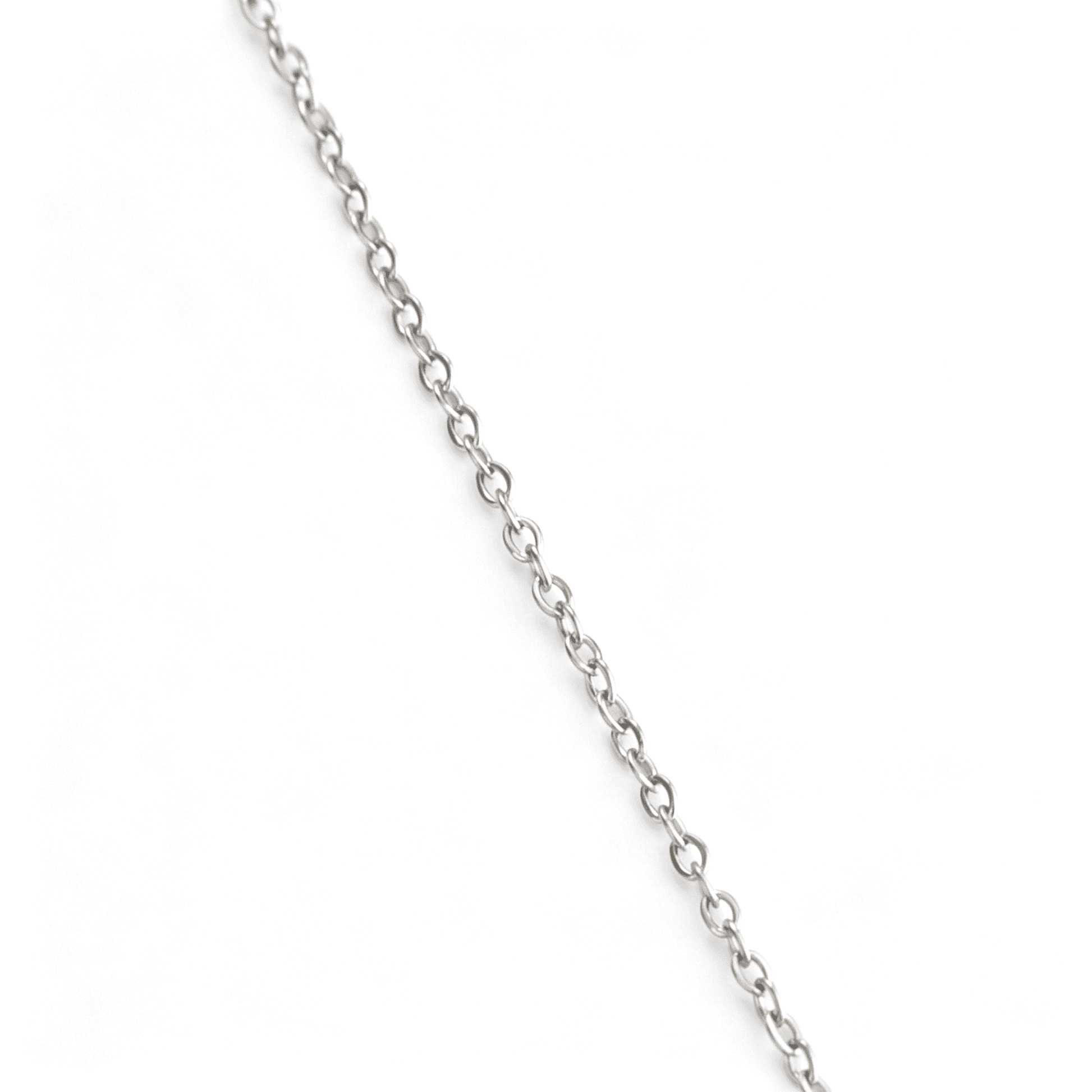 Texture view of the sturdy silver electroplated brass O-ring cable chain links.