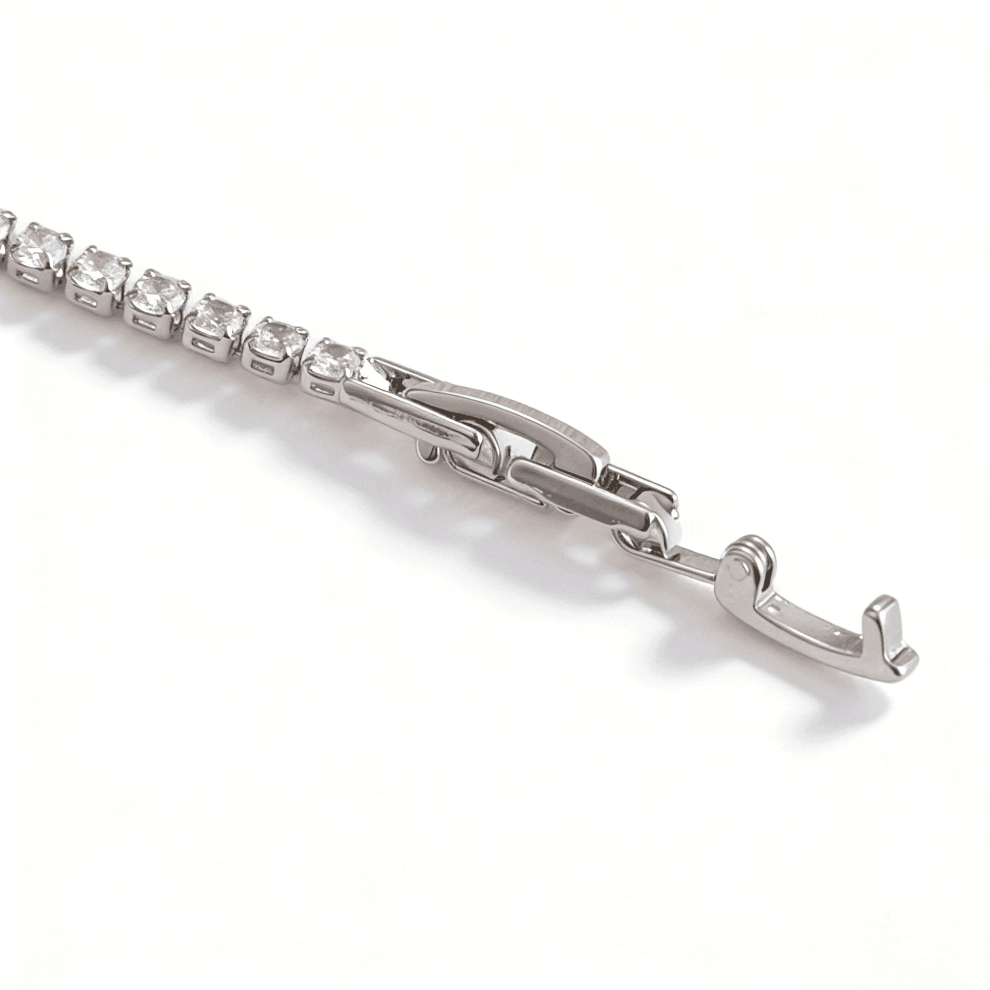 The complete Ever P. bracelet collection, featuring 19cm link designs for any jewelry odyssey.