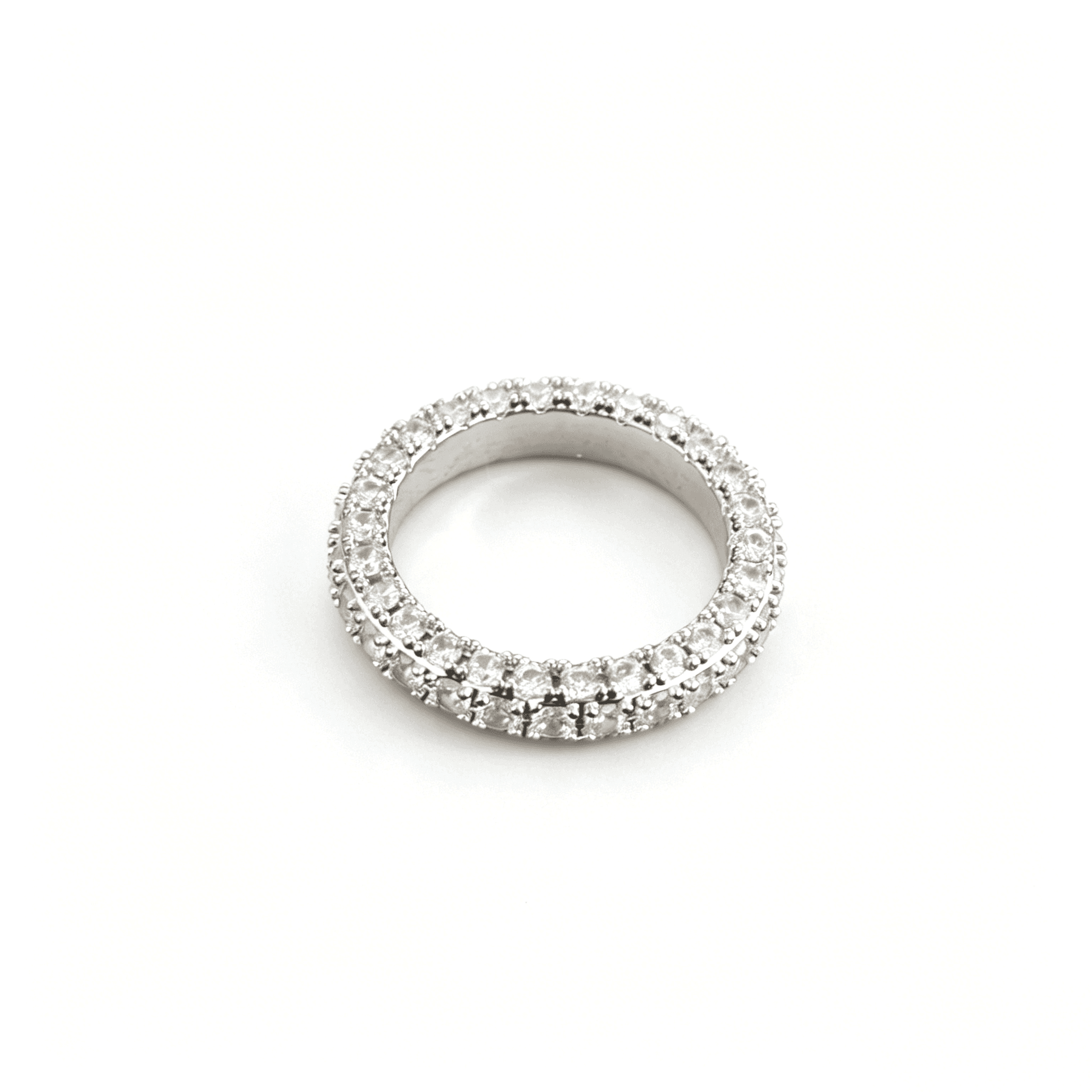 Overhead aesthetic view of the geometric gold ring band featuring high-refraction cubic zirconia rings pavement.