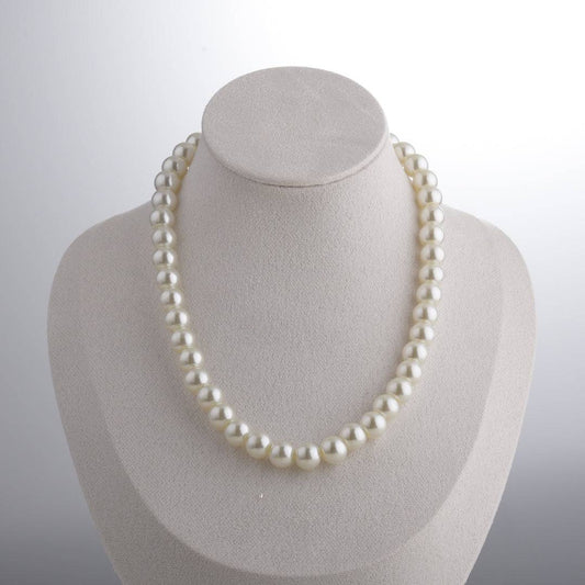 necklace-on-model-reference.jpg	Style reference for the Ever P. butterfly pearl necklace, showing the elegant 41cm collarbone fit on a model.