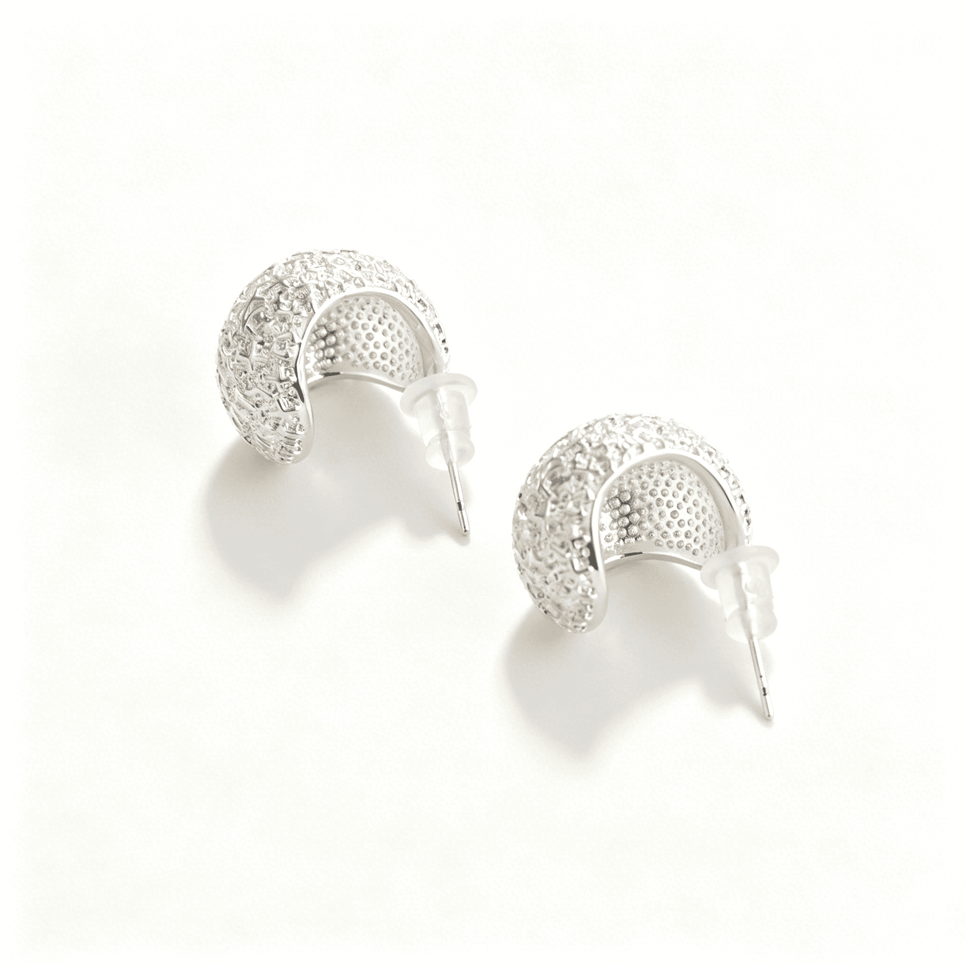 Minimalist Ever P. huggie earrings silver, showcasing the 1.6cm compact and bold geometric silhouette.