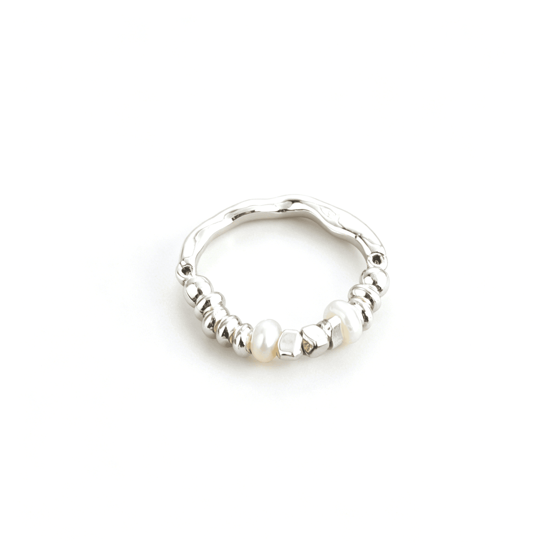 High-definition texture shot displaying the nugget gold texture and the open band structure of the adjustable ring.