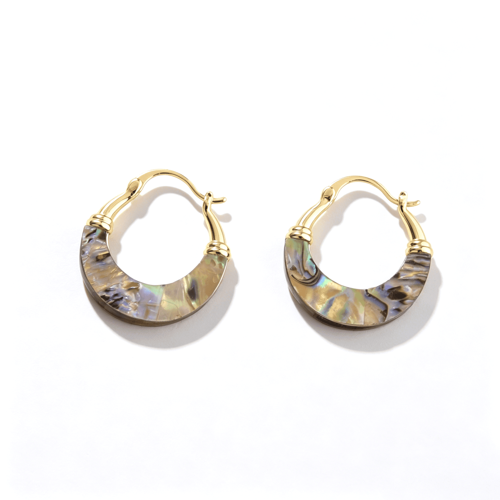Close-up of the 2.1cm Ever P. vintage shell earrings, highlighting the unique natural shimmer of the mother of pearl.