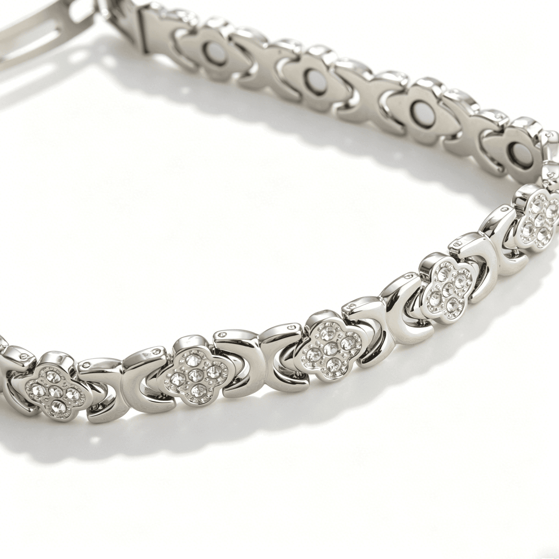 Detailed shot of the adjustable lobster clasp and extension chain of the four leaf clover bracelet.