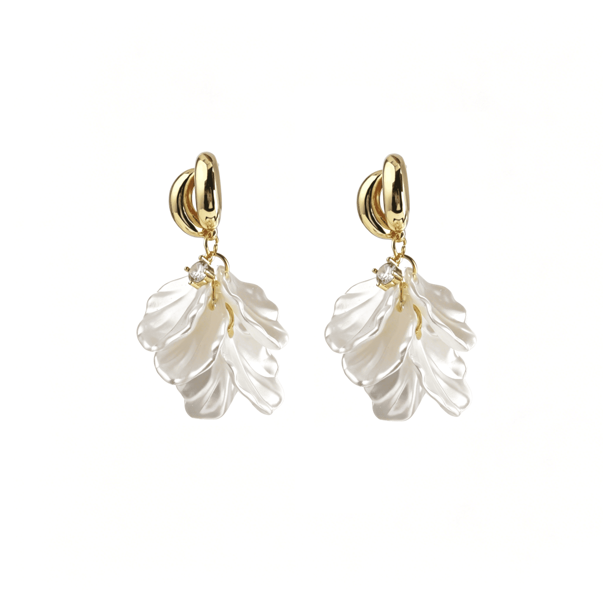 Front view of the French vintage pearlescent petal hoop earrings highlighting the interlocking gold hoops and shimmering luster.$$独立站$$