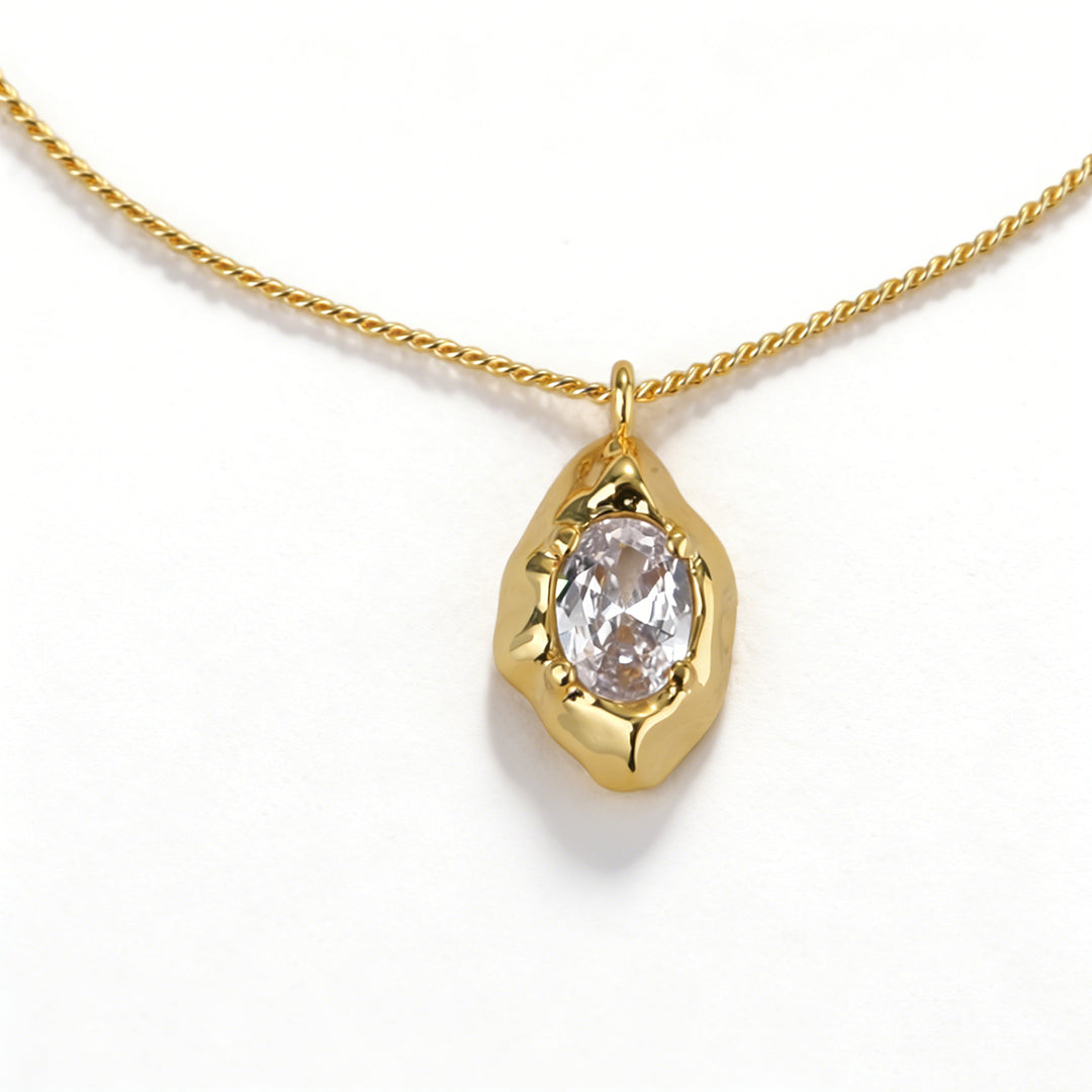 Elegant gold pendant necklace for women, 18k gold plated for a luxurious and lasting finish.