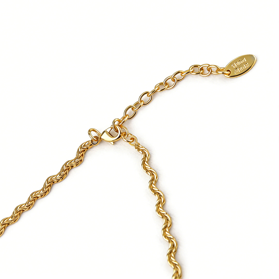 Rich green crystal necklace in 18k gold finish, 40+4cm adjustable chain.