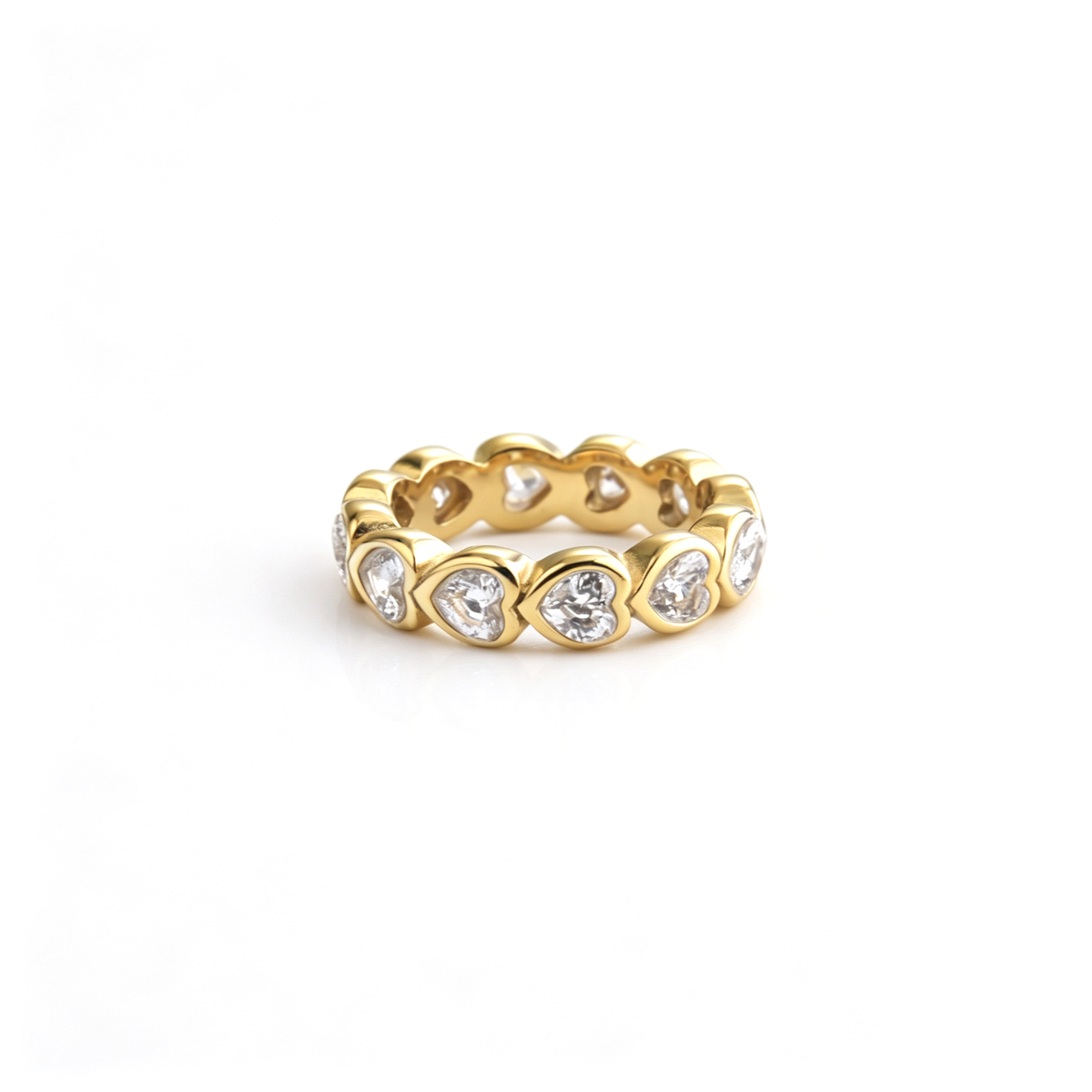 Heart ring viewed from above, highlighting the continuous heart pattern around the band