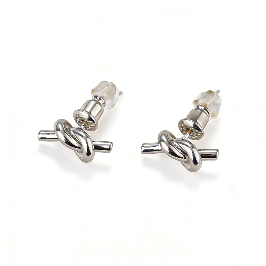 Chic intertwined knot earrings with a brilliant gold finish, a versatile accessory for any outfit.