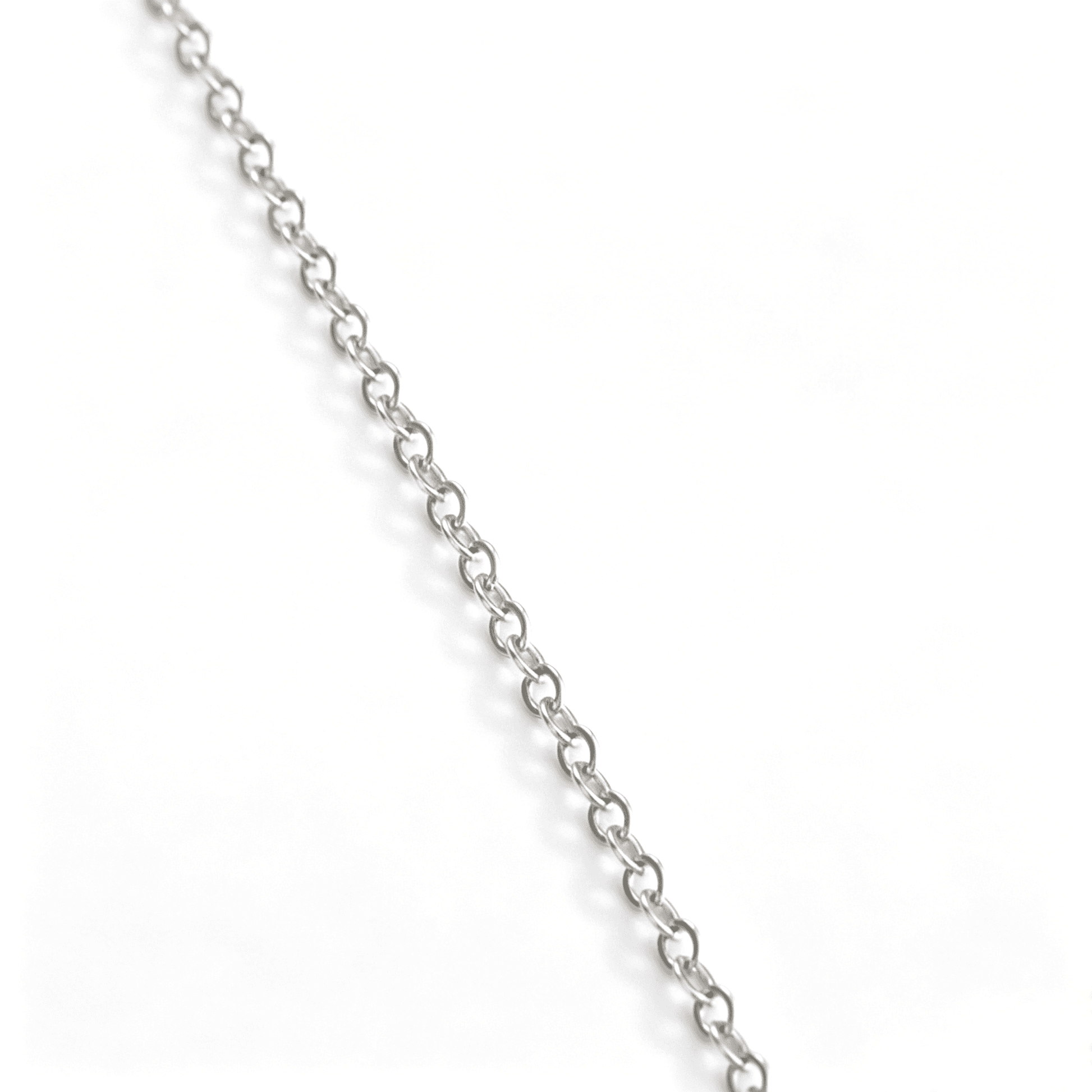 Macro view of the silver-tone O-link necklace chain