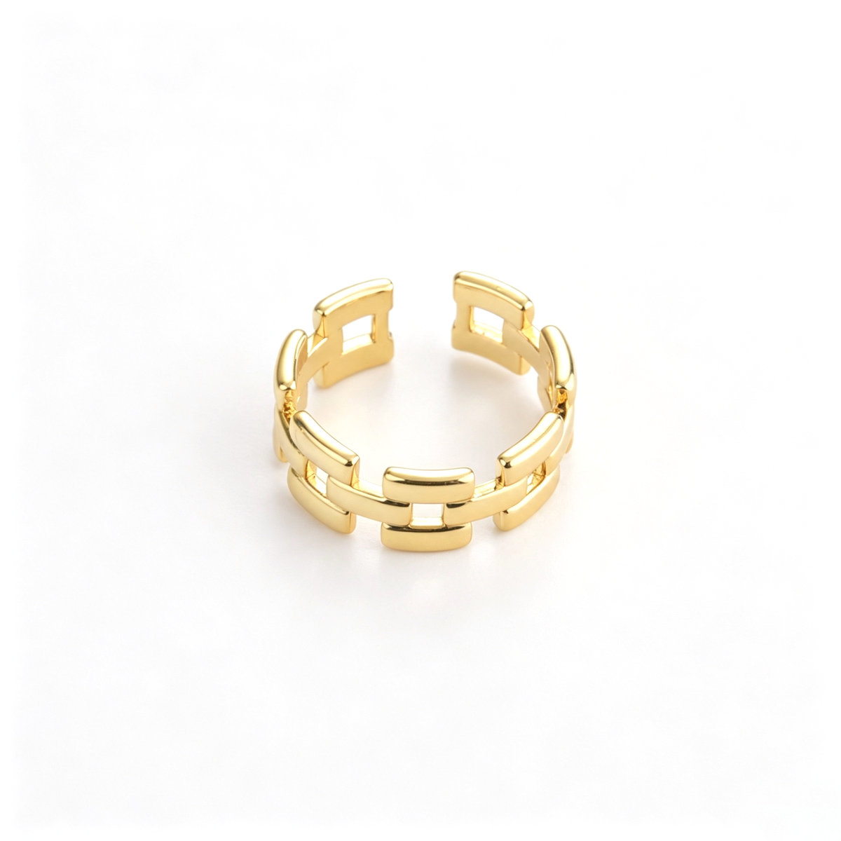 Open link cuff ring with a geometric band in a top view