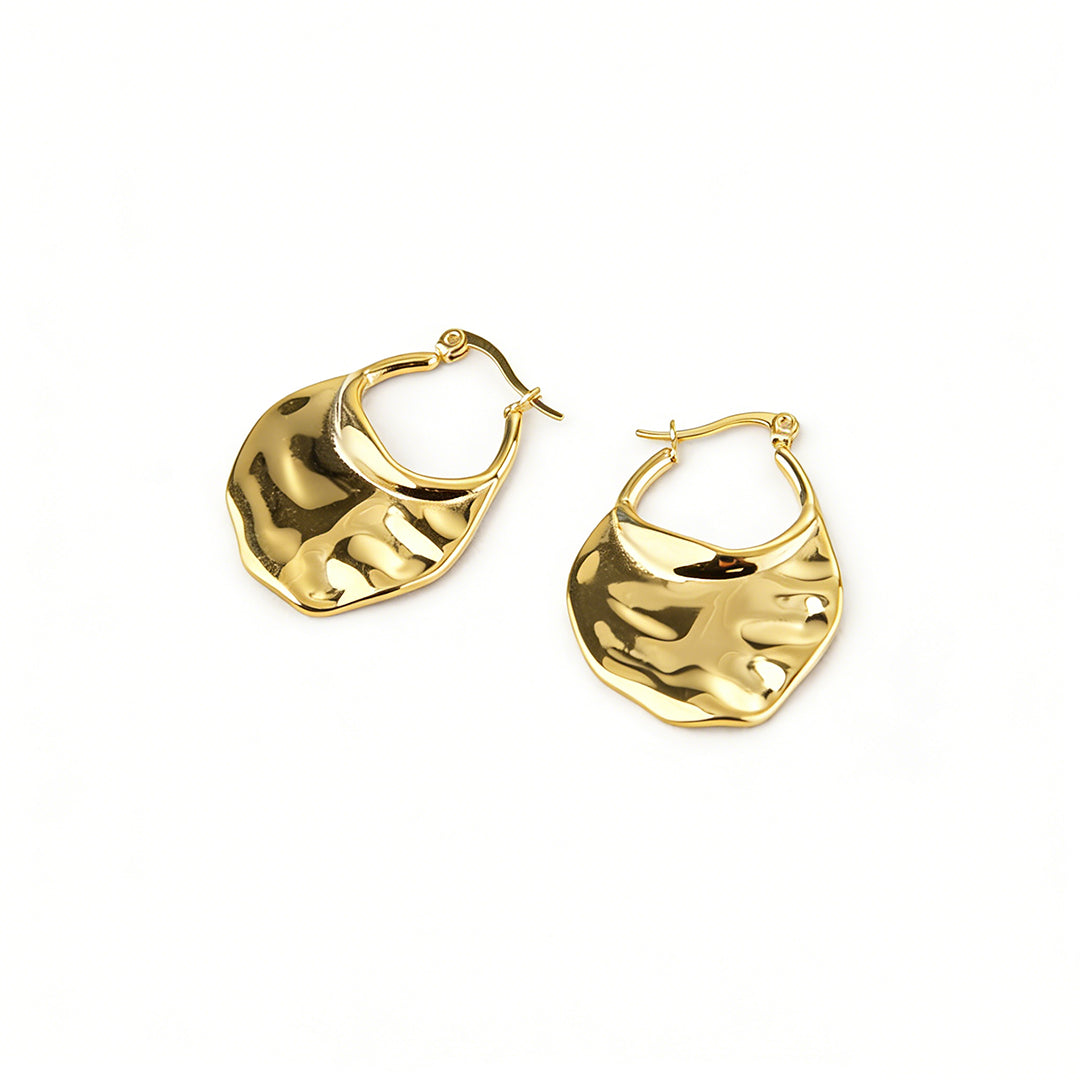 Durable stainless steel earrings with 18k gold plating and a mirror-shine finish.
