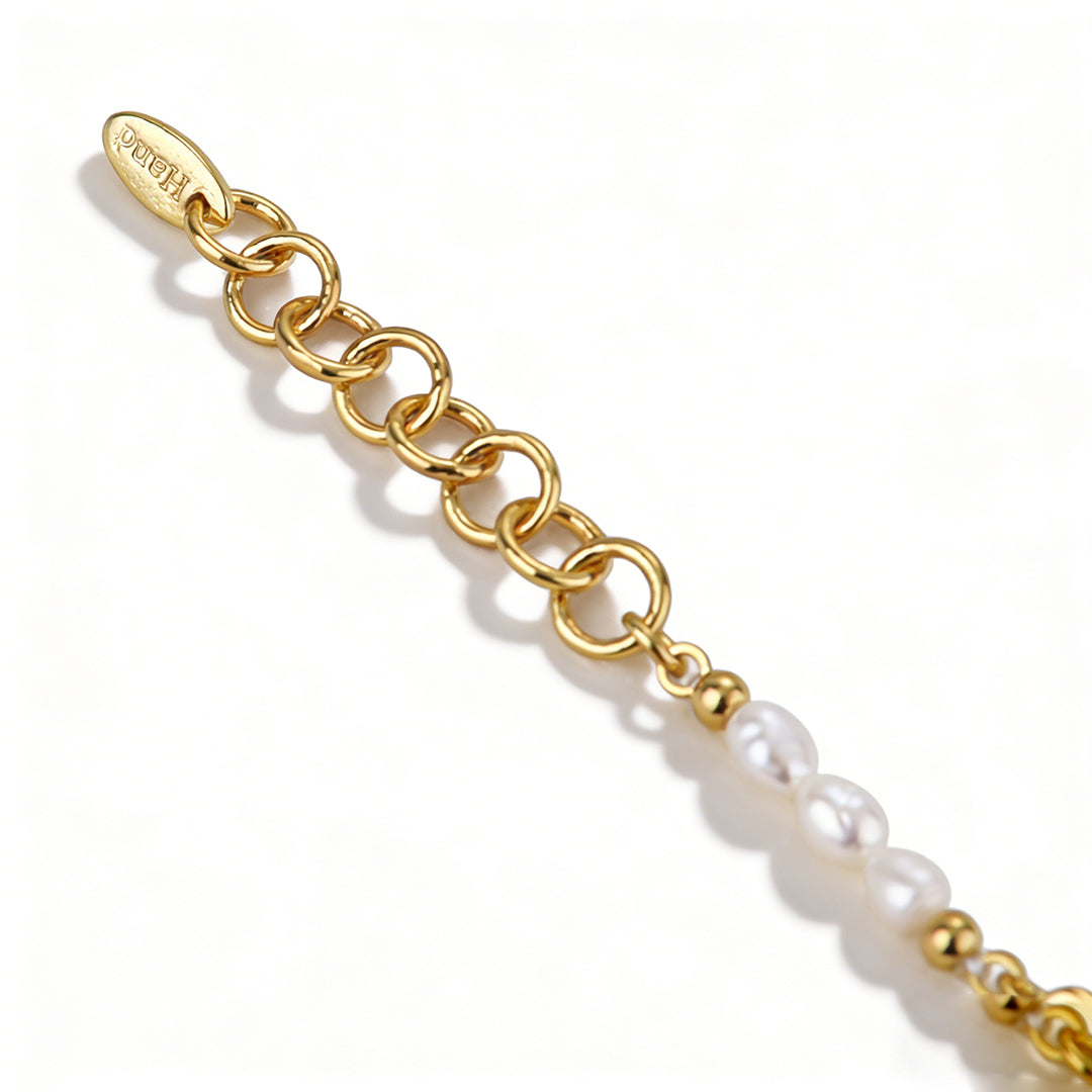 Detailed texture of the high-quality, tarnish-resistant 18k gold plated brass links of the pearl bracelet.